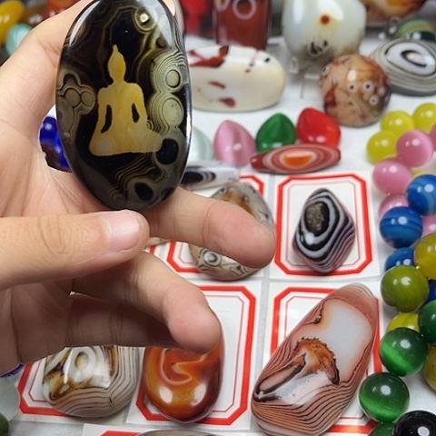 玛瑙/玉髓颈饰未镶嵌