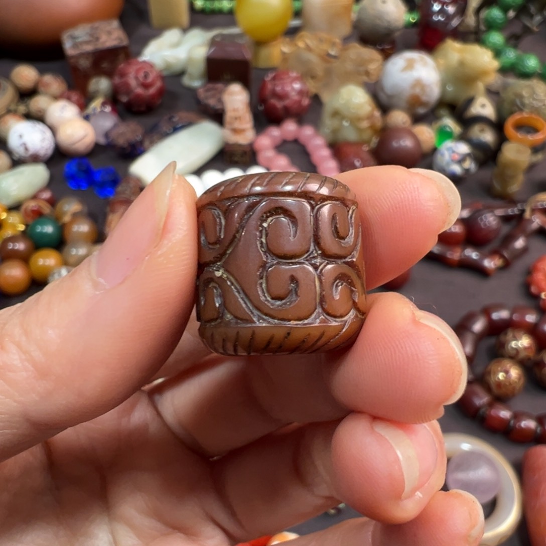 琥珀裸石未镶嵌做工精细细致