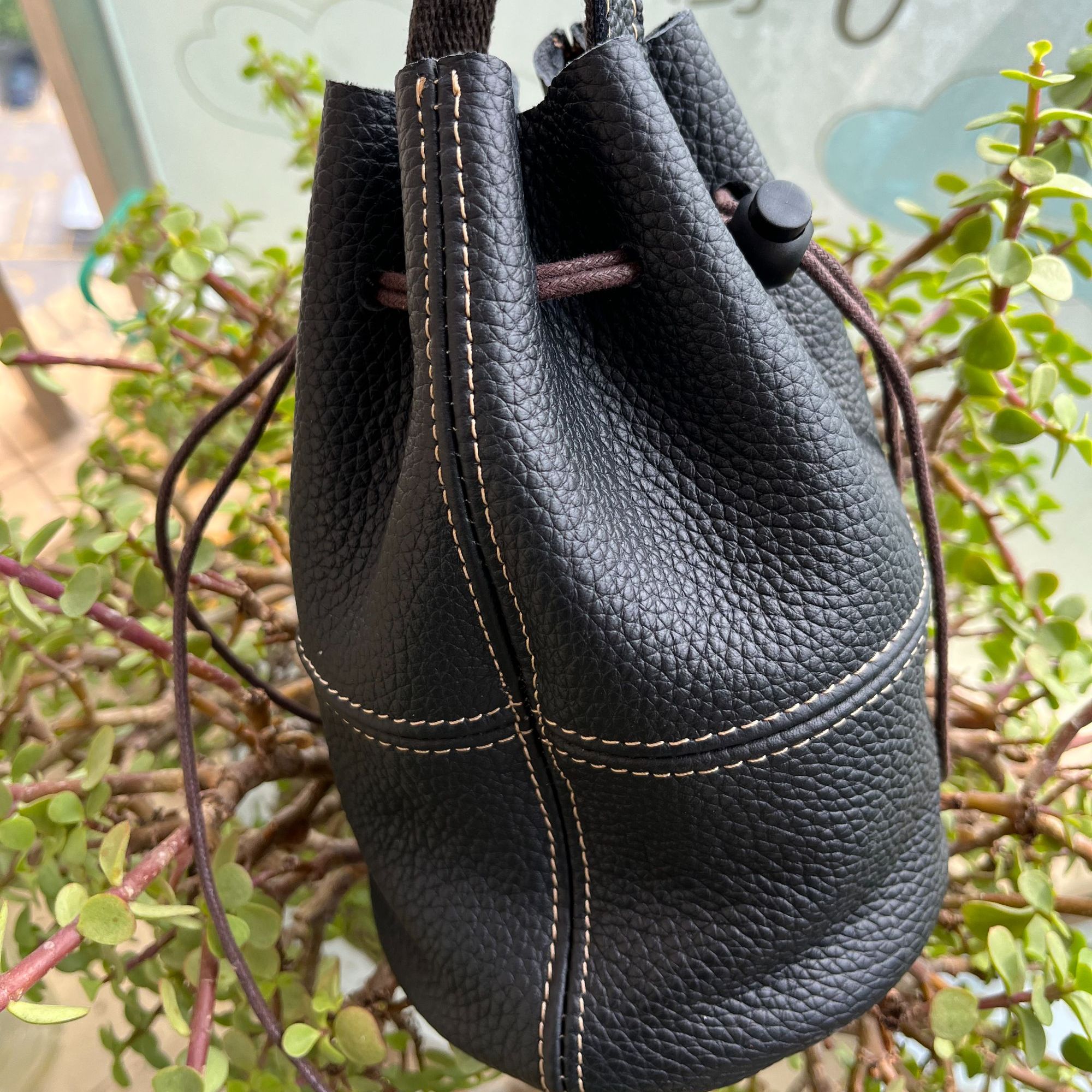 女士真皮牛皮水桶包抽绳百搭斜跨复古复古