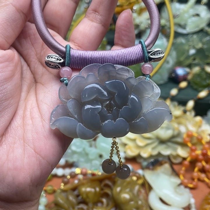 蛇纹石玉吊坠合金