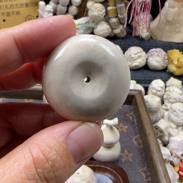 予***象非金属配饰鹿角雕刻平安扣