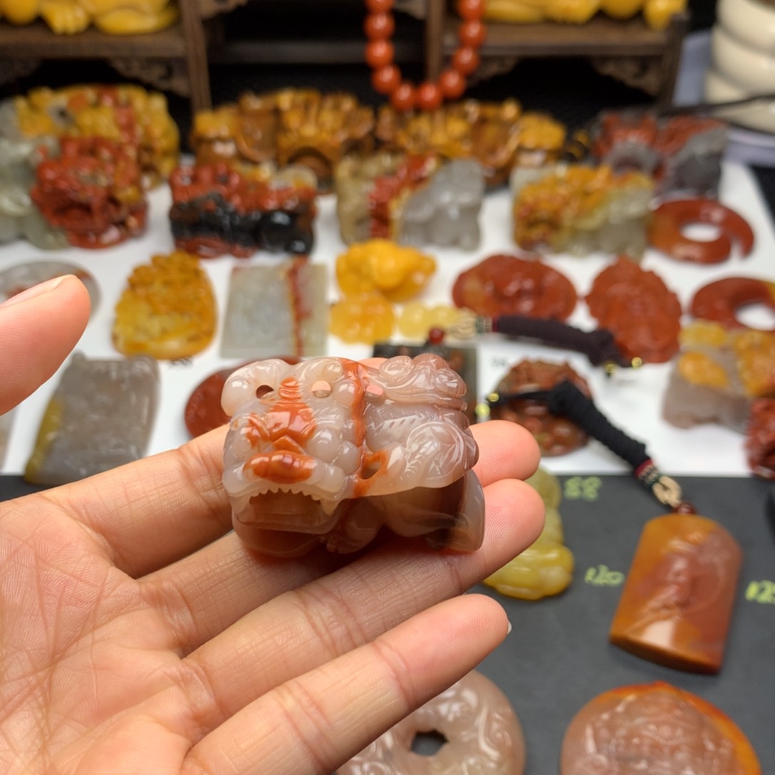 石英质玉（黄龙玉）挂件未镶嵌