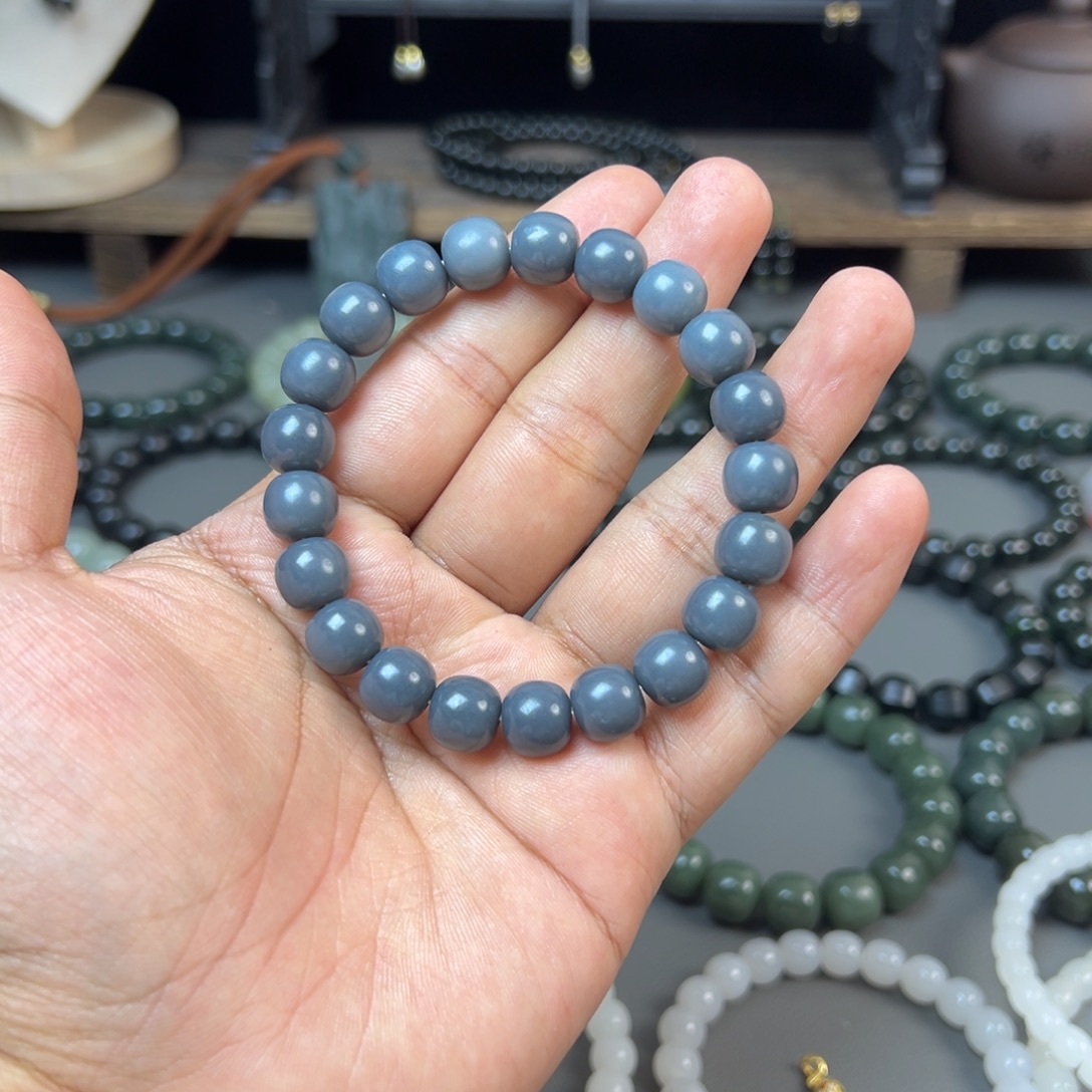 王***师和田玉未镶嵌手链