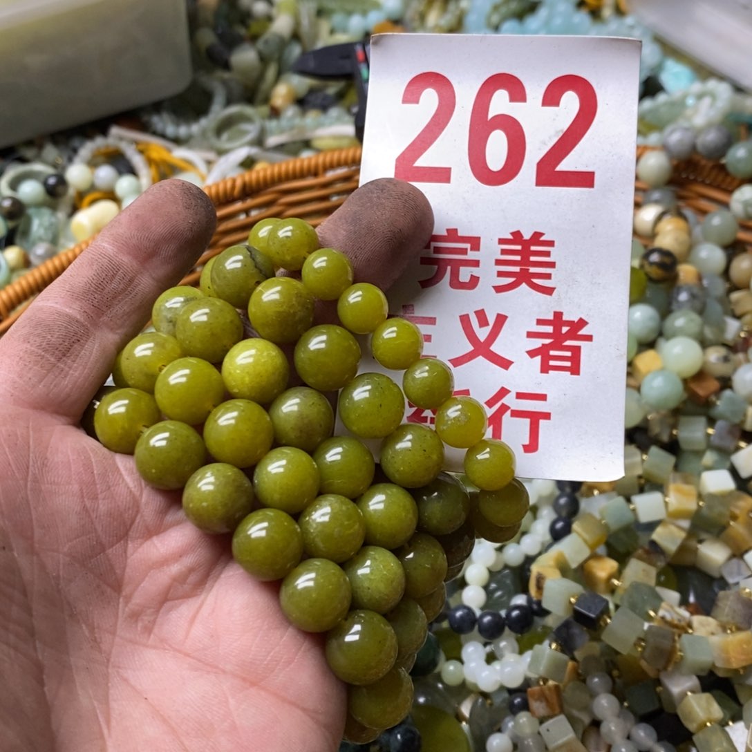 蛇纹石玉挂坠未镶嵌