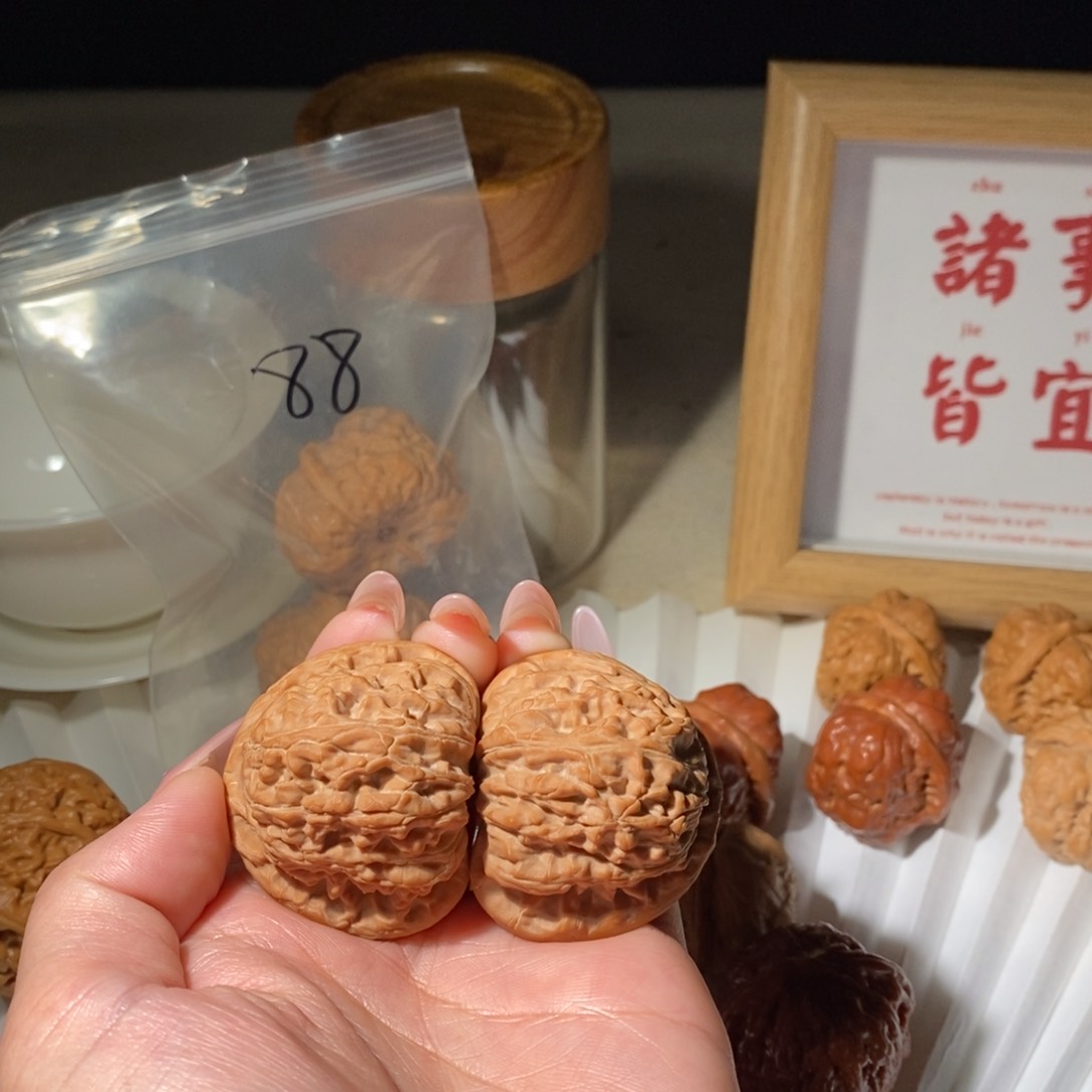 文玩核桃吊坠凯*三角白42