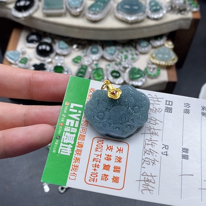 翡翠颈饰未镶嵌翡翠
