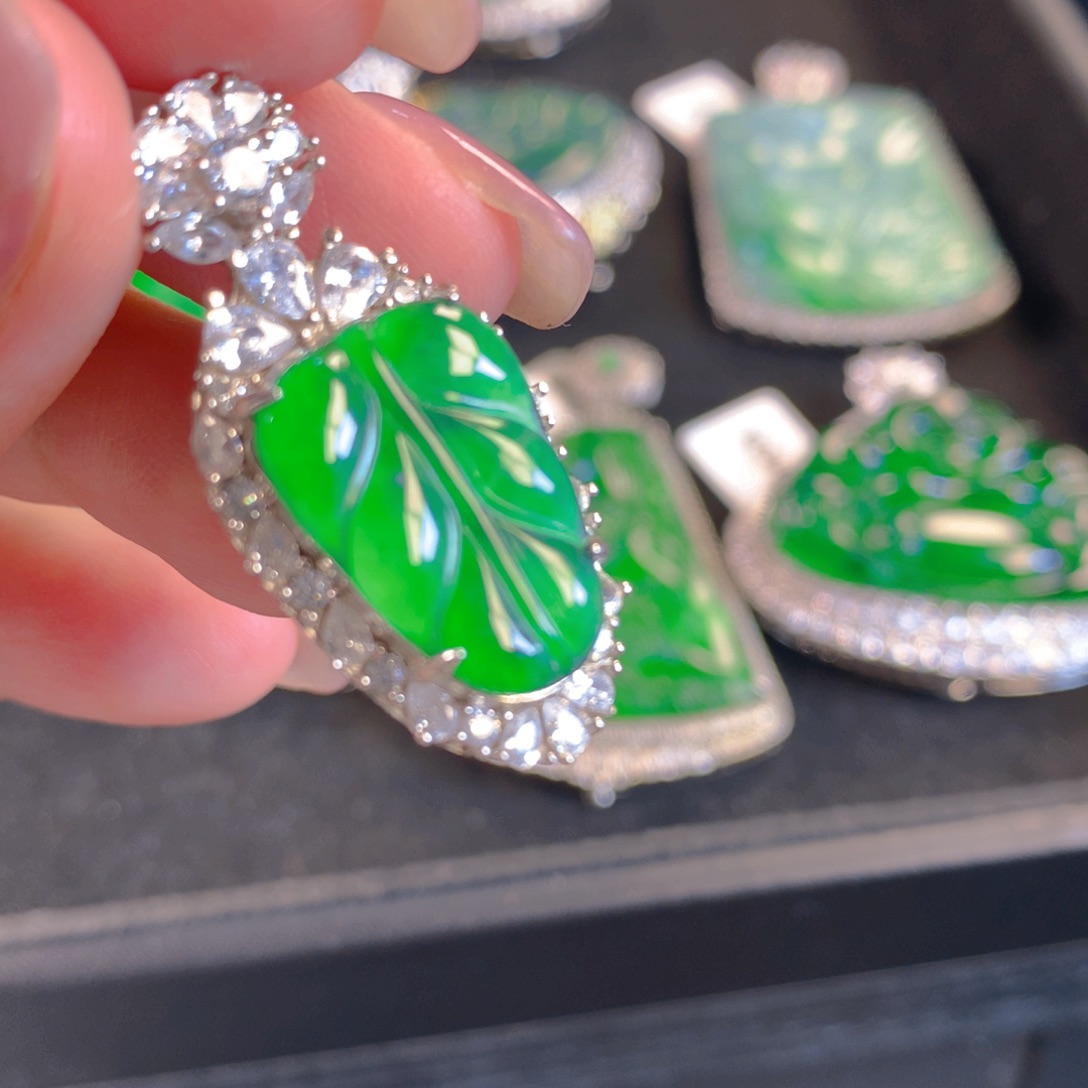 翡翠颈饰银S925镶嵌翡翠