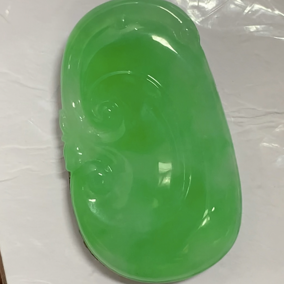 天然a货缅甸翡翠，冰冰胶胶冰阳绿大如意吊坠