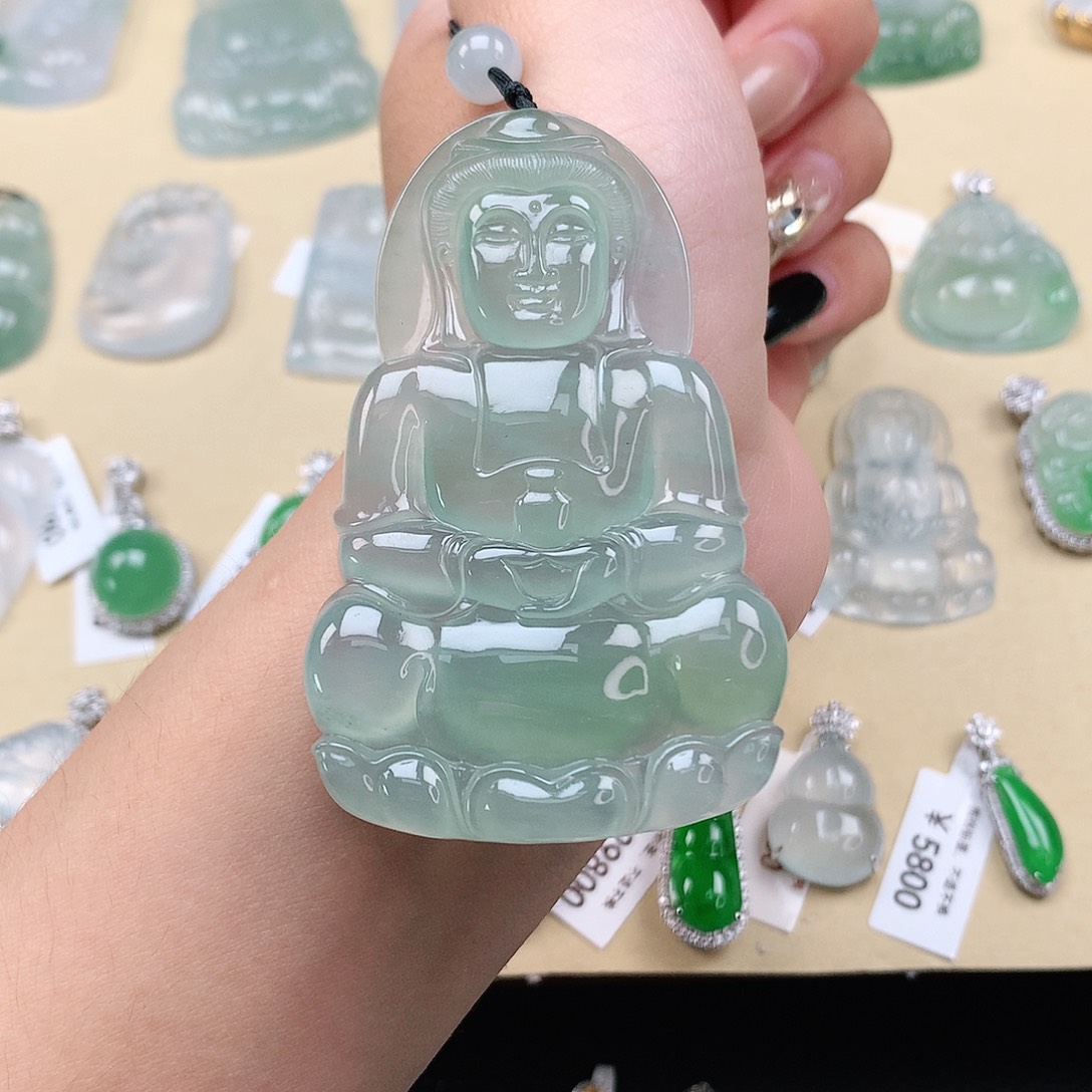 翡翠颈饰未镶嵌观音