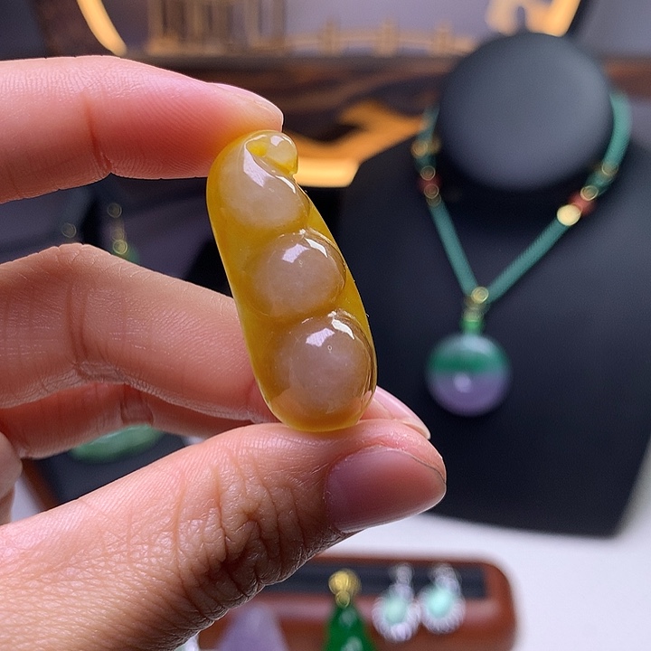 翡翠吊坠(赠链)未镶嵌