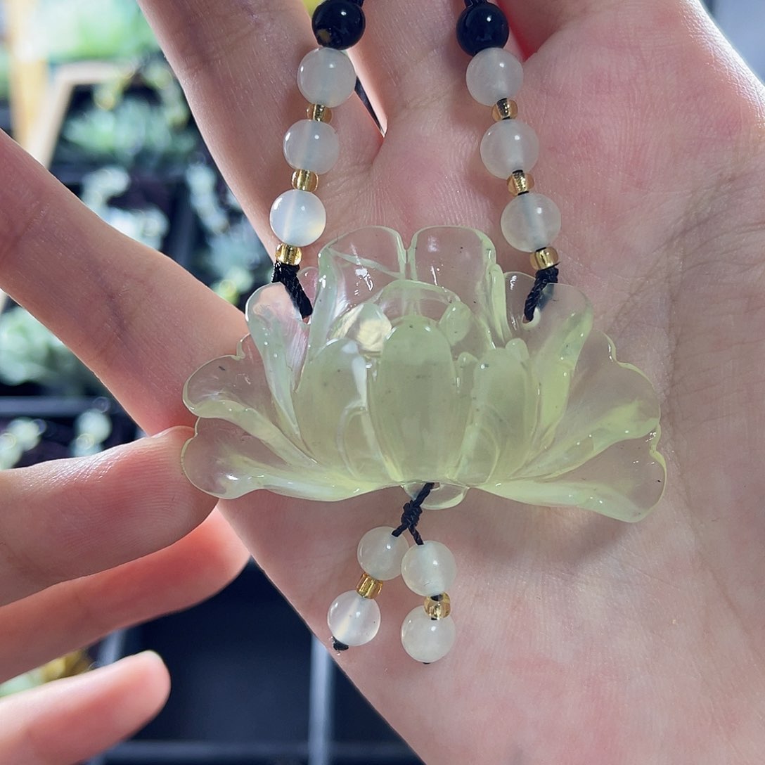 蛇纹石玉颈饰合金