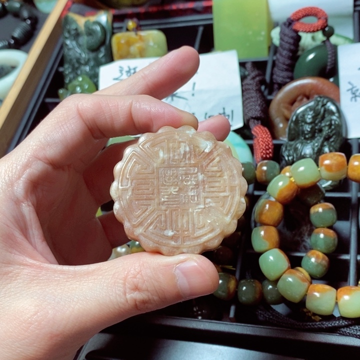 蛇纹石玉颈饰未镶嵌