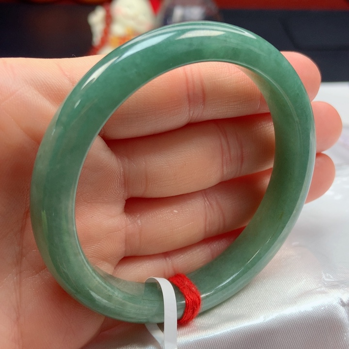 翡翠手镯未镶嵌56圈