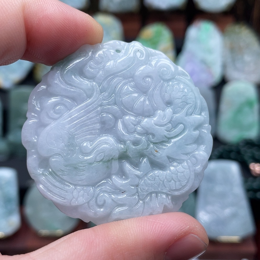 翡翠未镶嵌颈饰龙凤牌