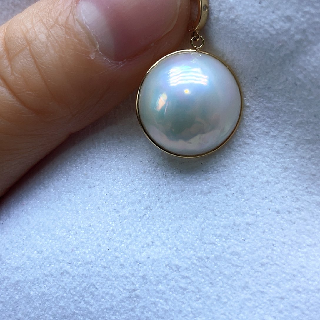 拼合珍珠（马贝珠）颈饰18K金镶嵌