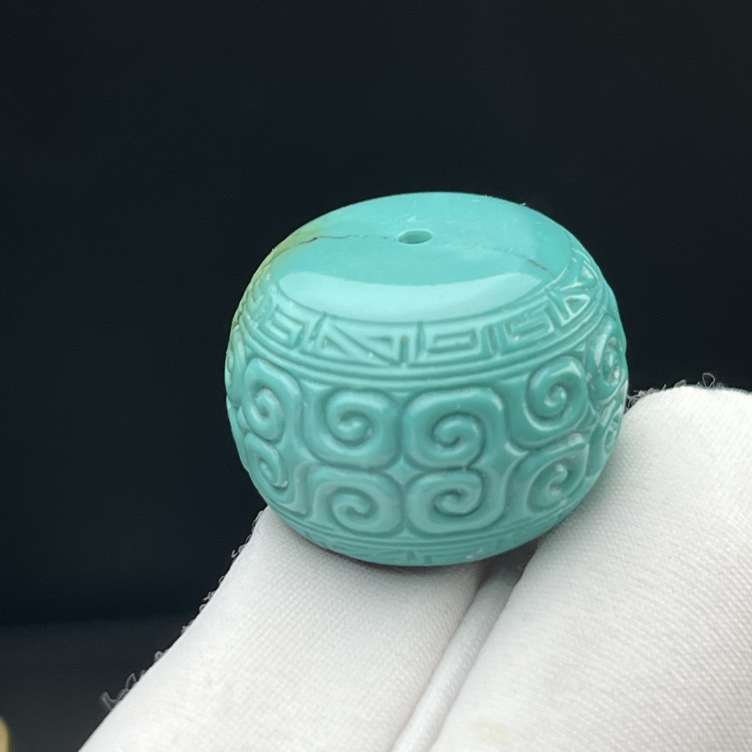湖北十堰原矿绿松石高瓷高色精工雕刻回纹鼓珠直径23mm厚13.7mm