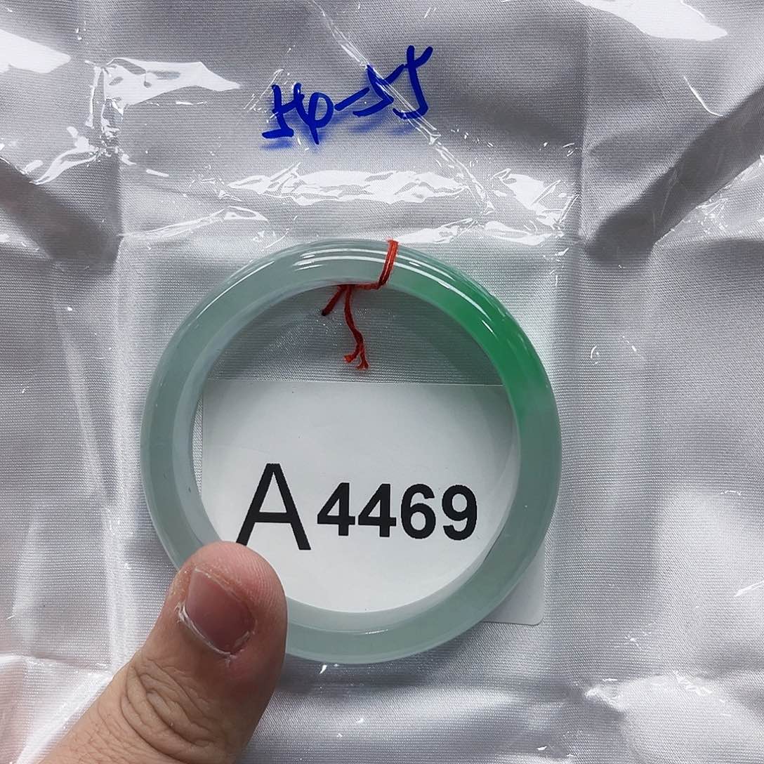 翡翠手镯未镶嵌多样性