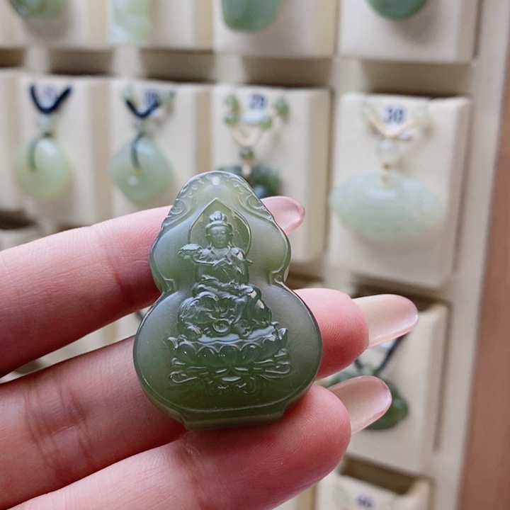 乐***天和田玉未镶嵌颈饰