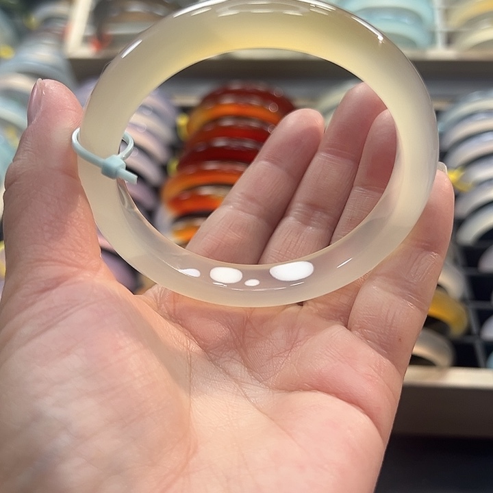 玛瑙/玉髓手镯未镶嵌幺*嘟