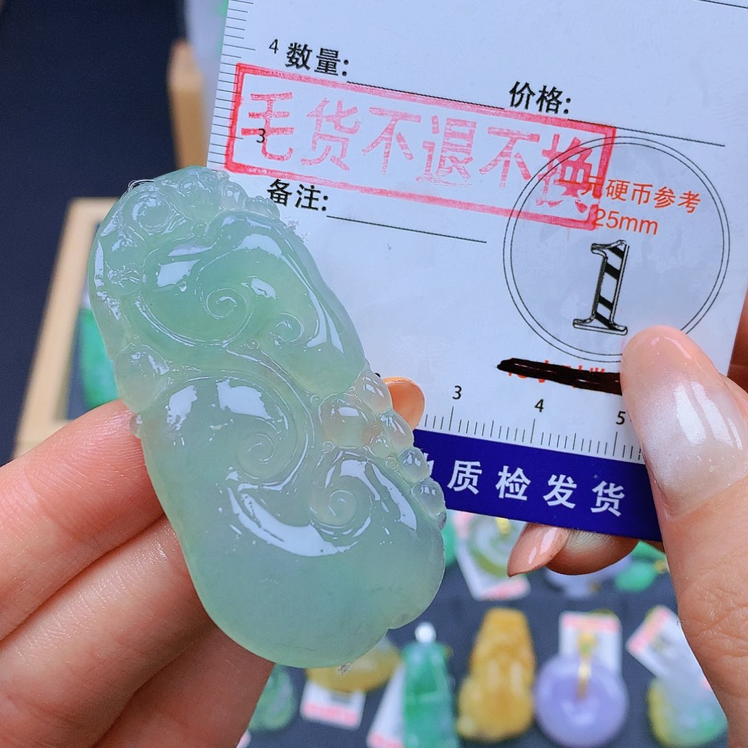 翡翠未镶嵌颈饰翡翠