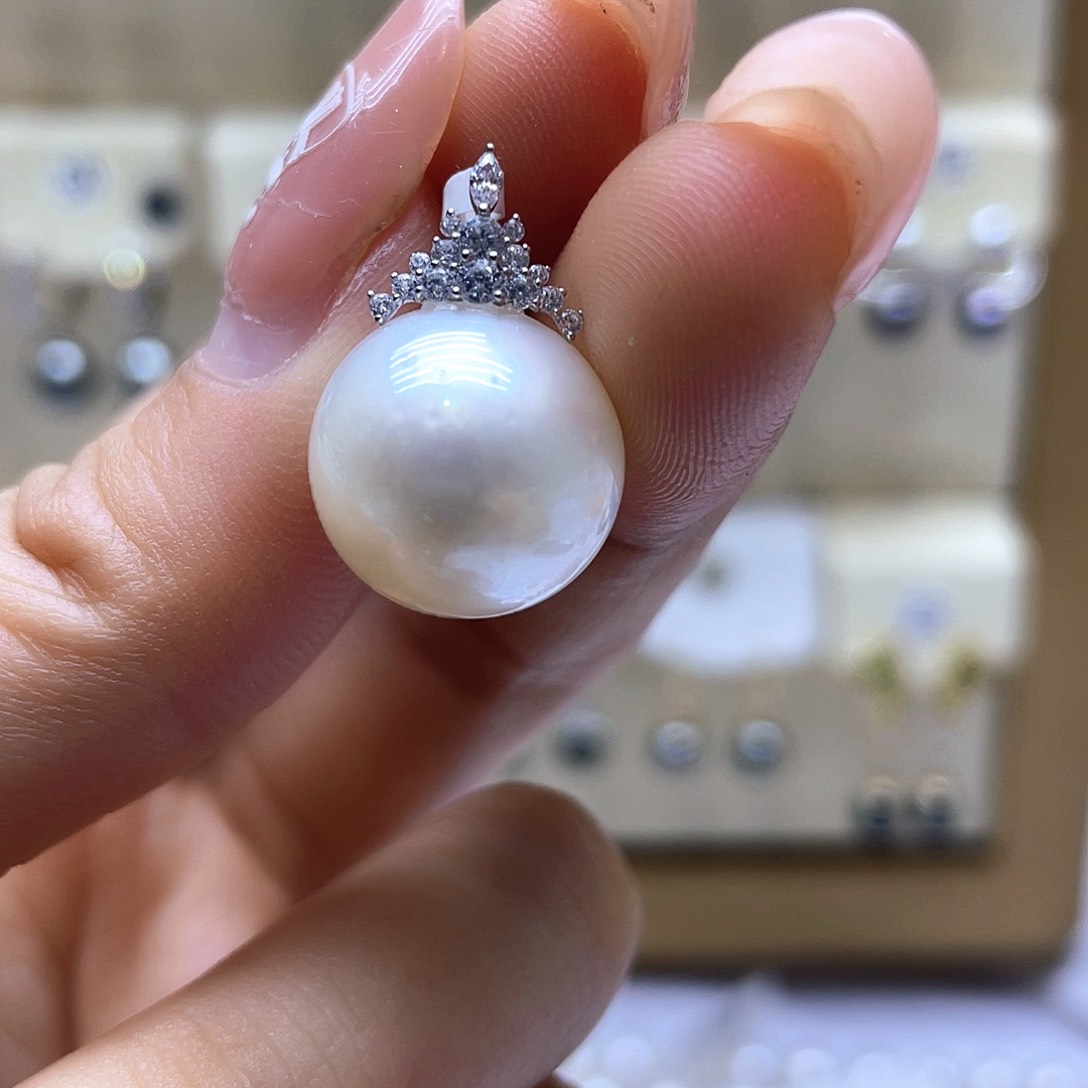 海水珍珠颈饰18K金镶嵌