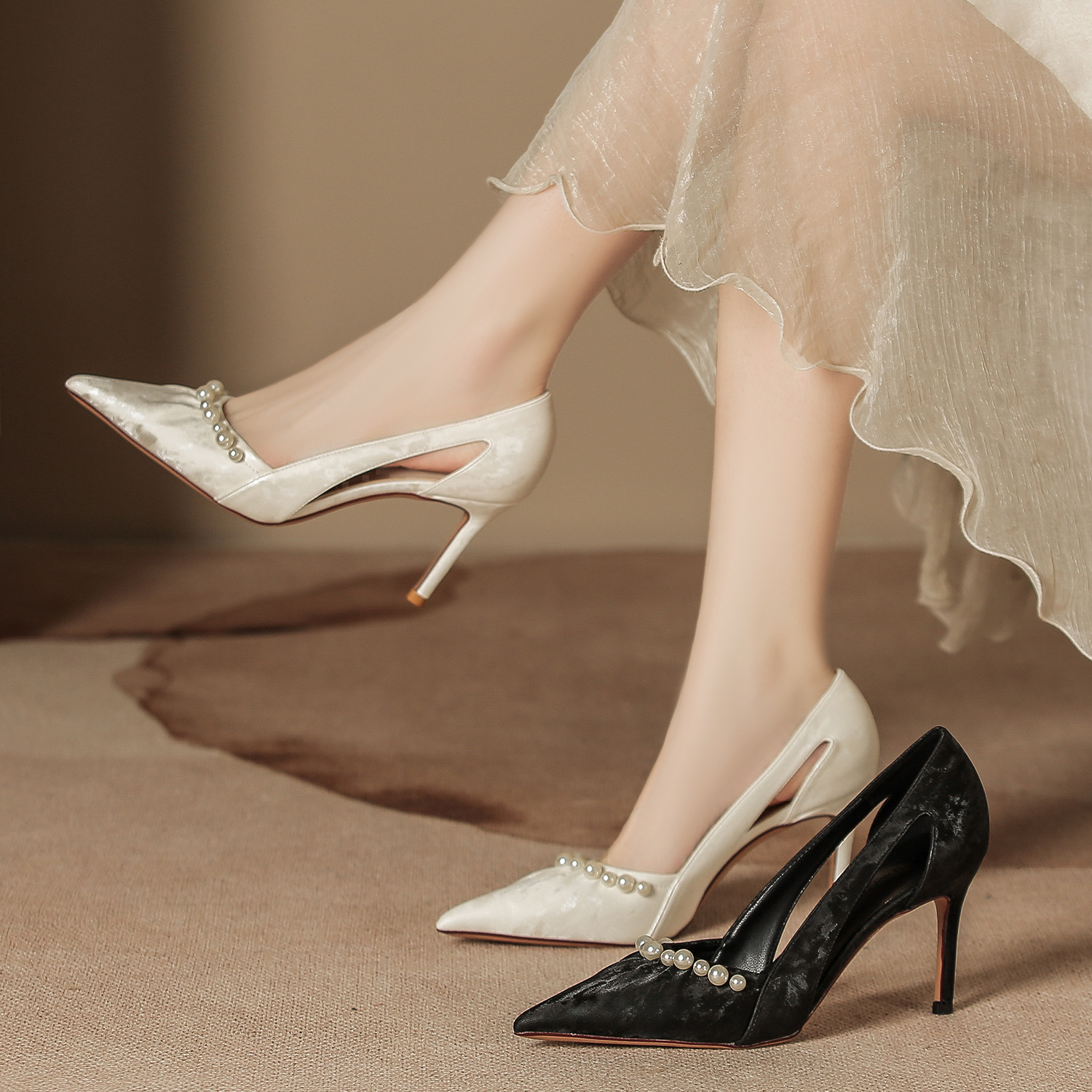 气质珍珠2025新款春夏尖头镂空细跟高跟鞋法式小众百搭一脚蹬女鞋