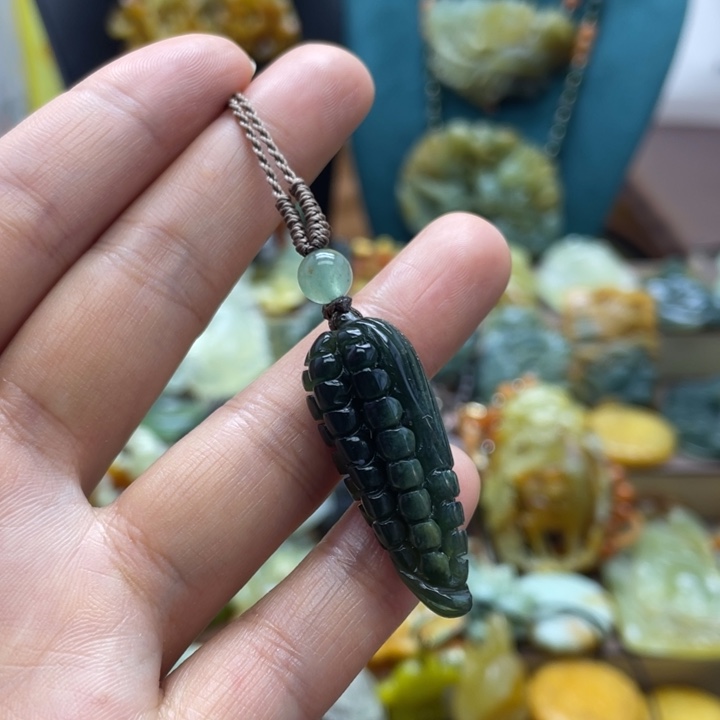 蛇纹石玉未镶嵌颈饰