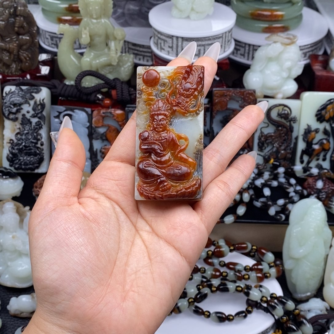 随***缘和田玉未镶嵌颈饰