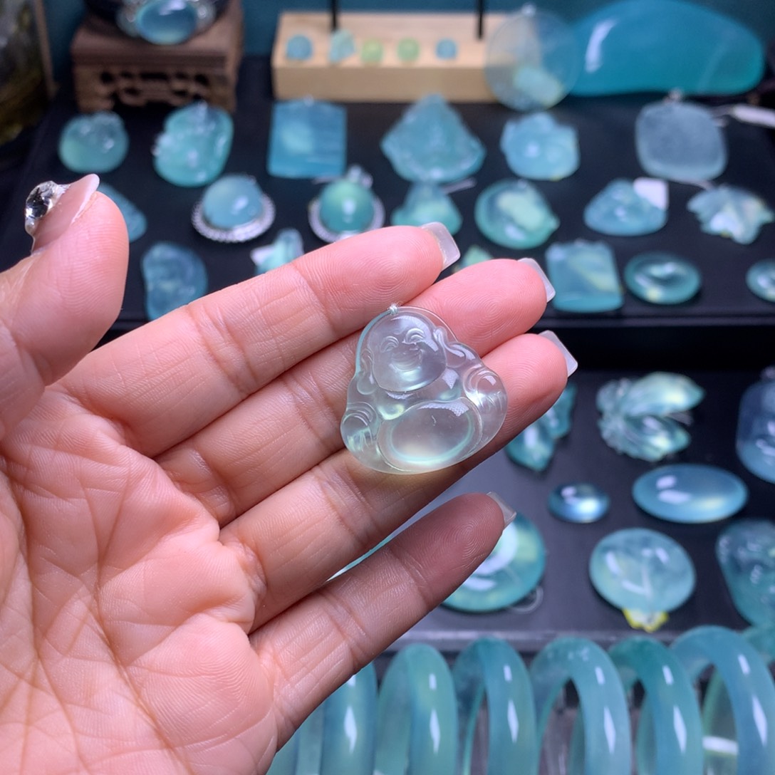 蛇纹石玉吊坠未镶嵌