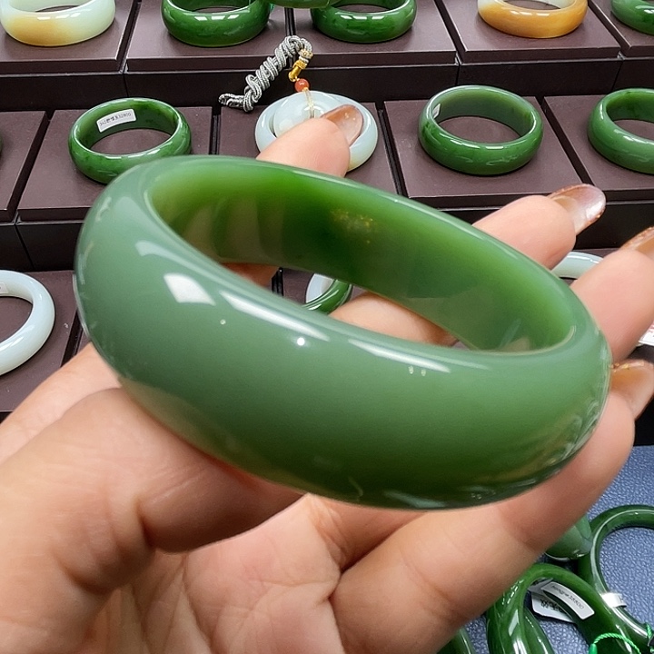 和田玉（碧玉）未镶嵌手镯