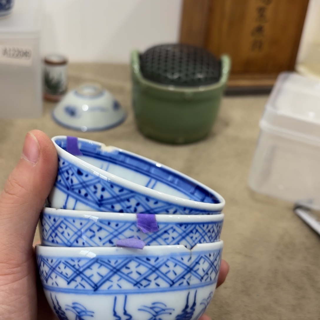 瓷片非常好看漂亮的物品 m. M.  