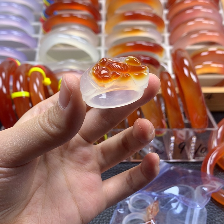玛瑙/玉髓合金手镯俏色貔貅戒指圈口21➕