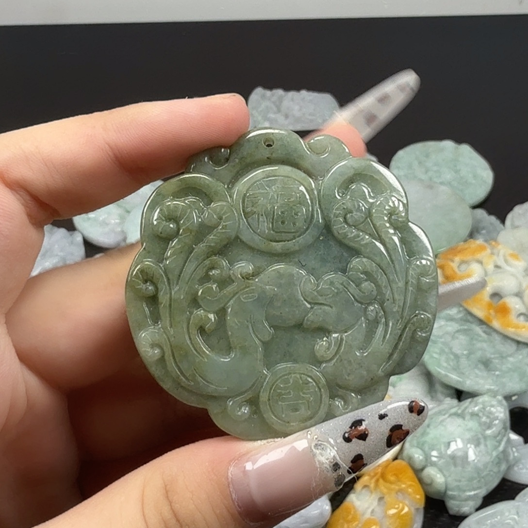 翡翠未镶嵌颈饰翡翠