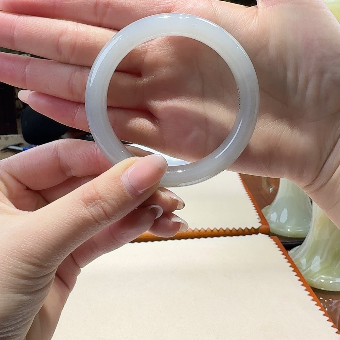 和田玉手镯未镶嵌55.4