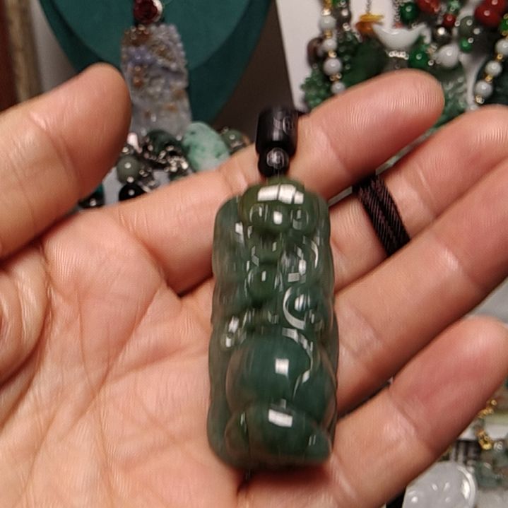 翡翠吊坠(赠链)未镶嵌