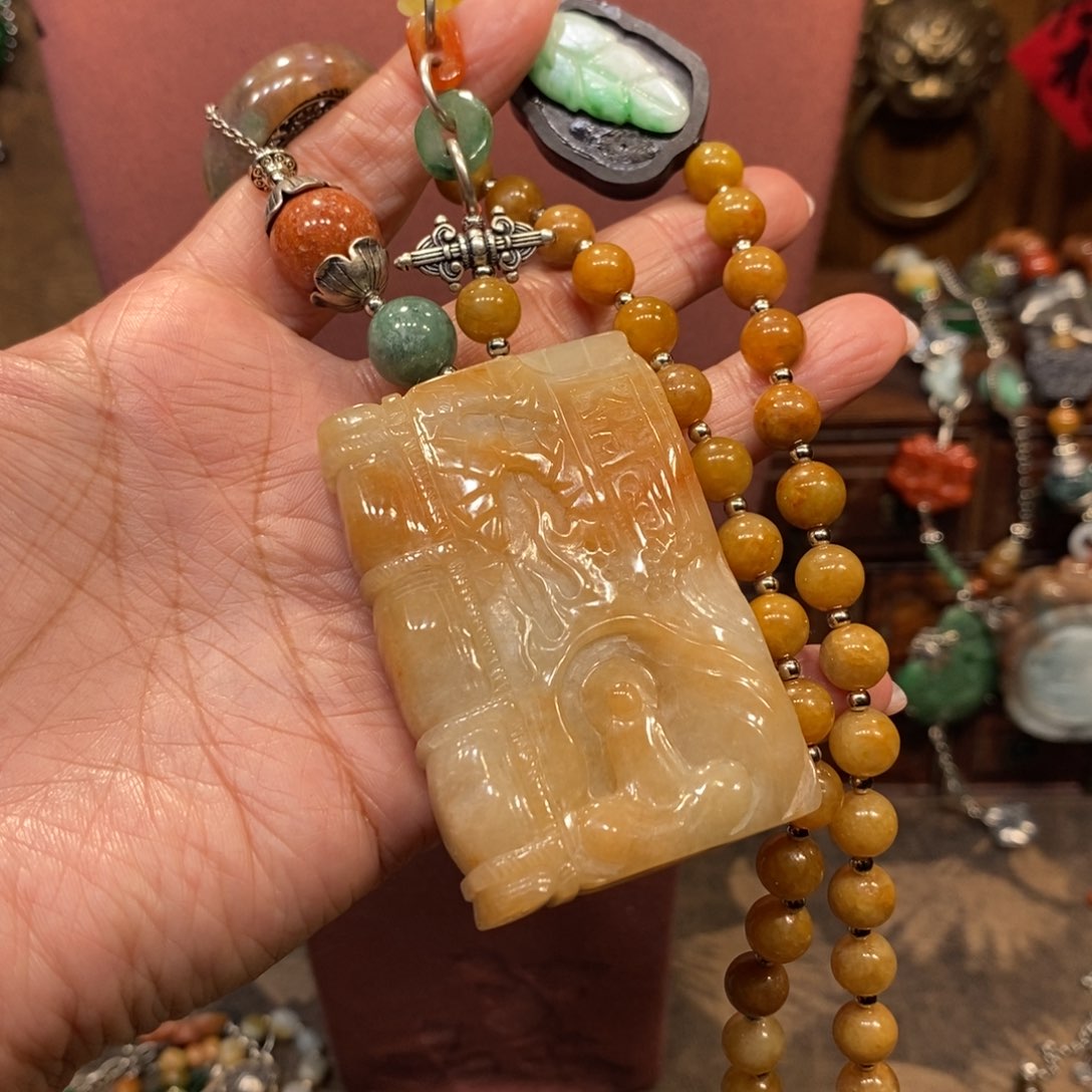 翡翠吊坠(赠链)未镶嵌