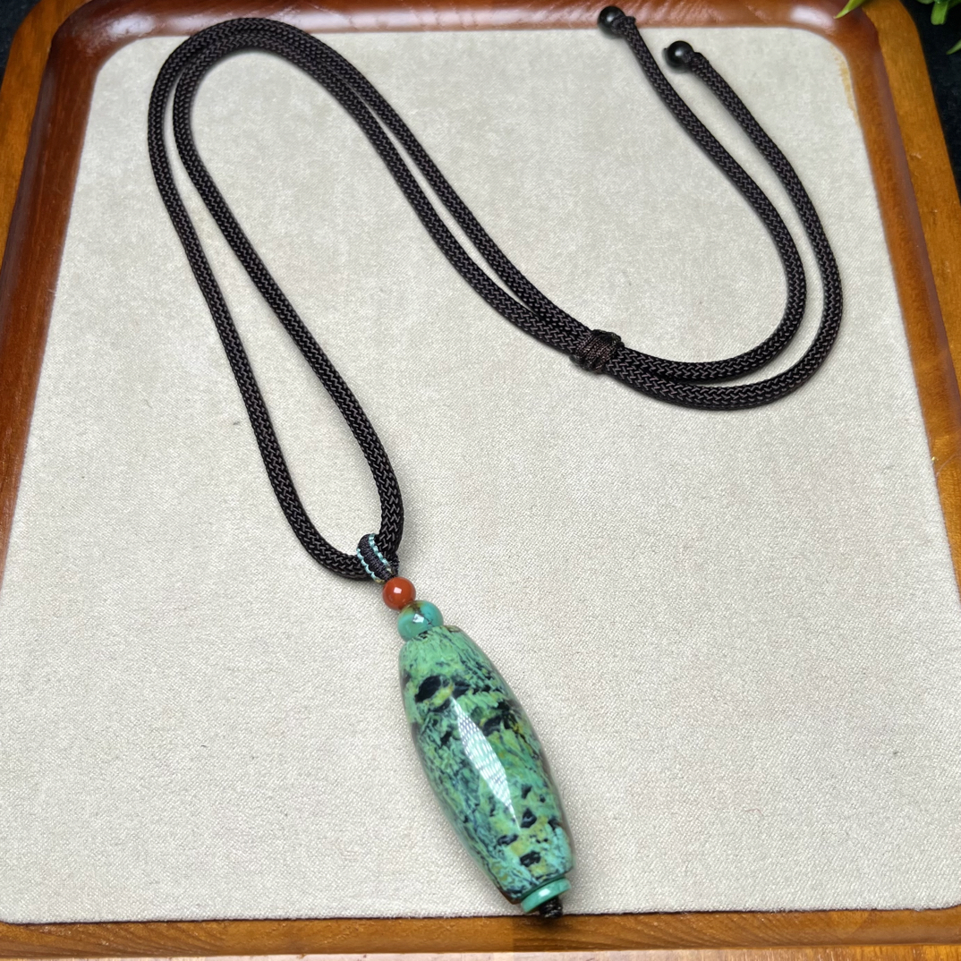 鉴真出地大证书湖北原矿高瓷无优化绿松石大桶珠吊坠 天天竖戴款