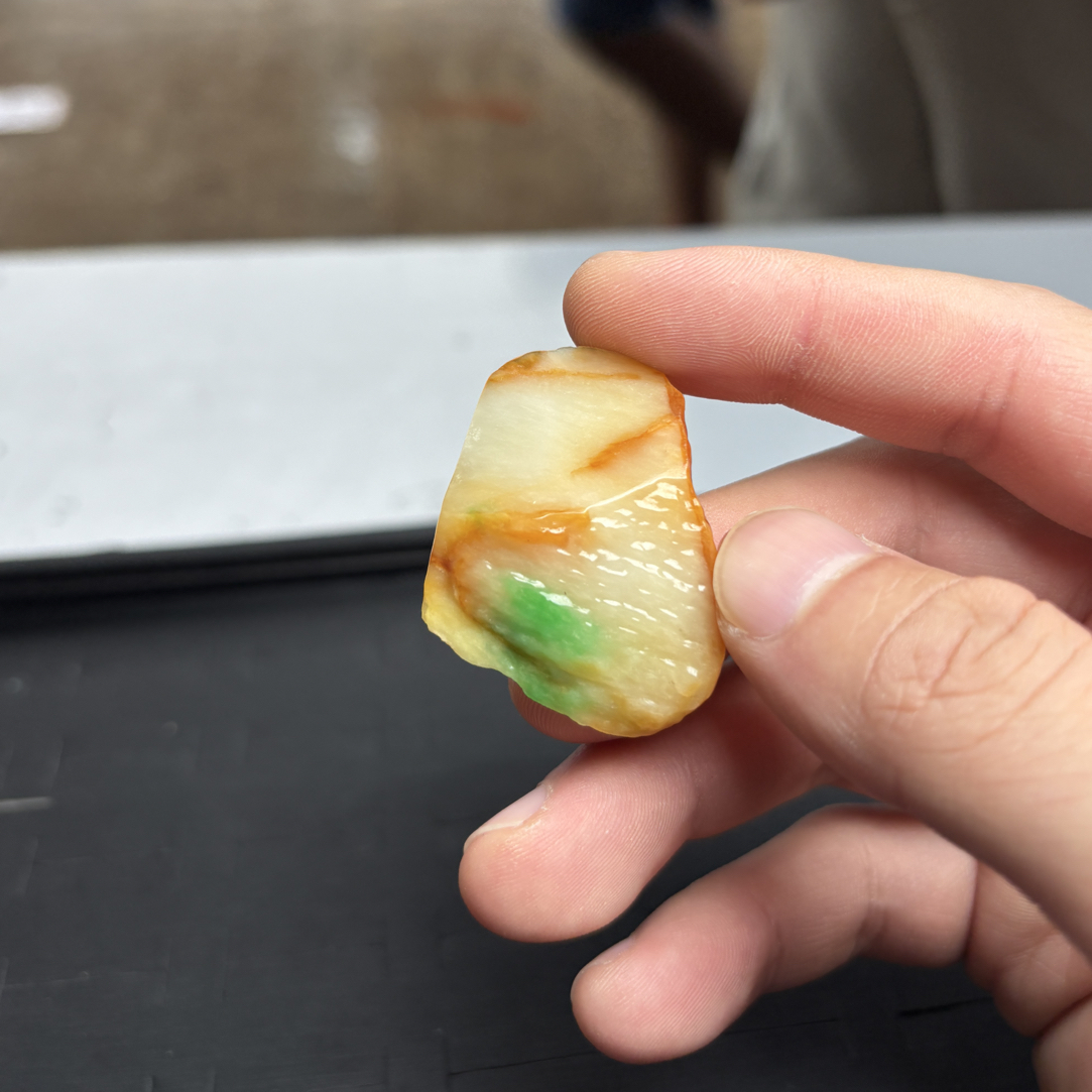 天然a货翡翠，黄加绿随形材料