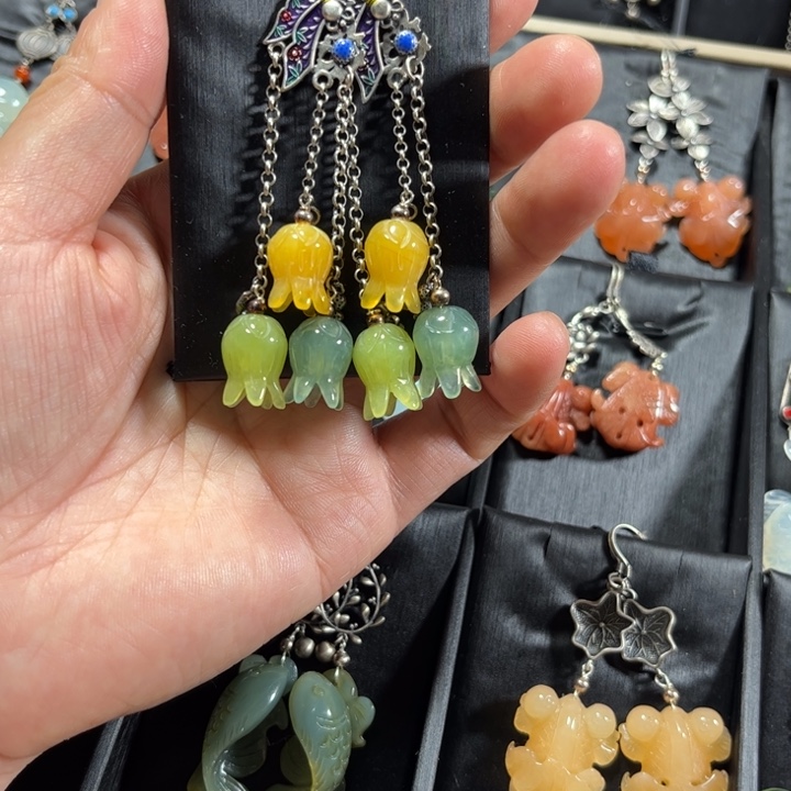 蛇纹石玉耳饰未镶嵌