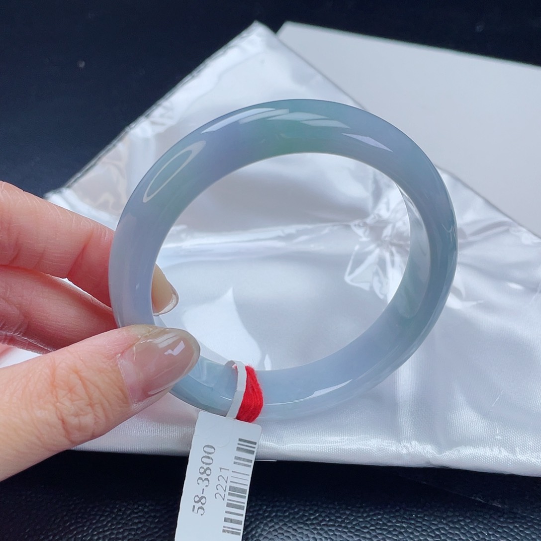 翡翠手镯未镶嵌翡翠