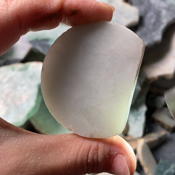 翡翠颈饰未镶嵌天然翡翠