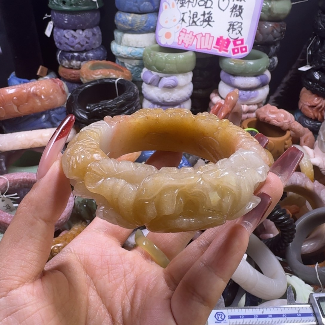 石英质玉（佘太翠）未镶嵌手镯44，59，微瑕不退换