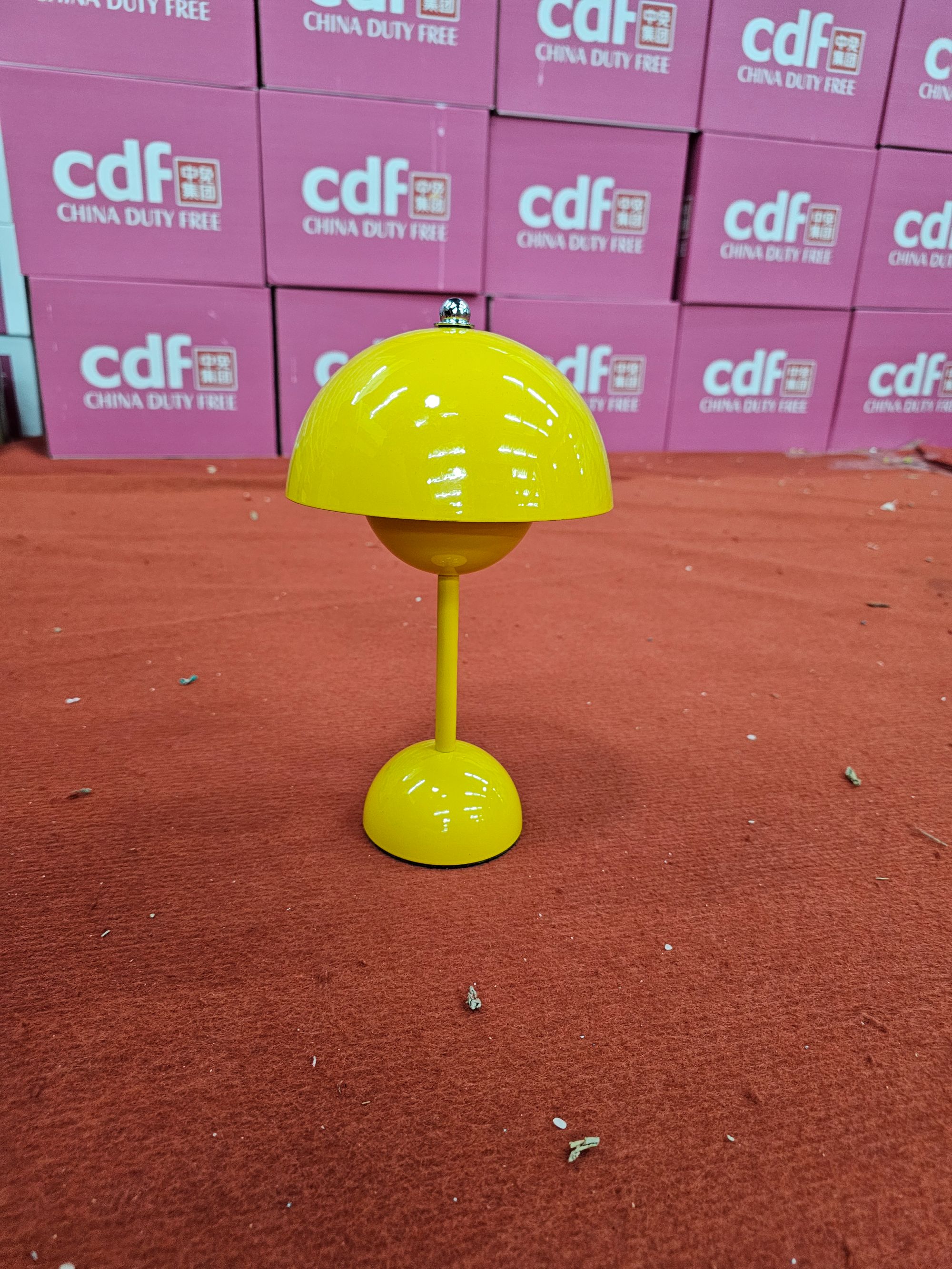 北欧设计师蘑菇台灯创意丹麦复古卧室床头高级感充电花苞台灯