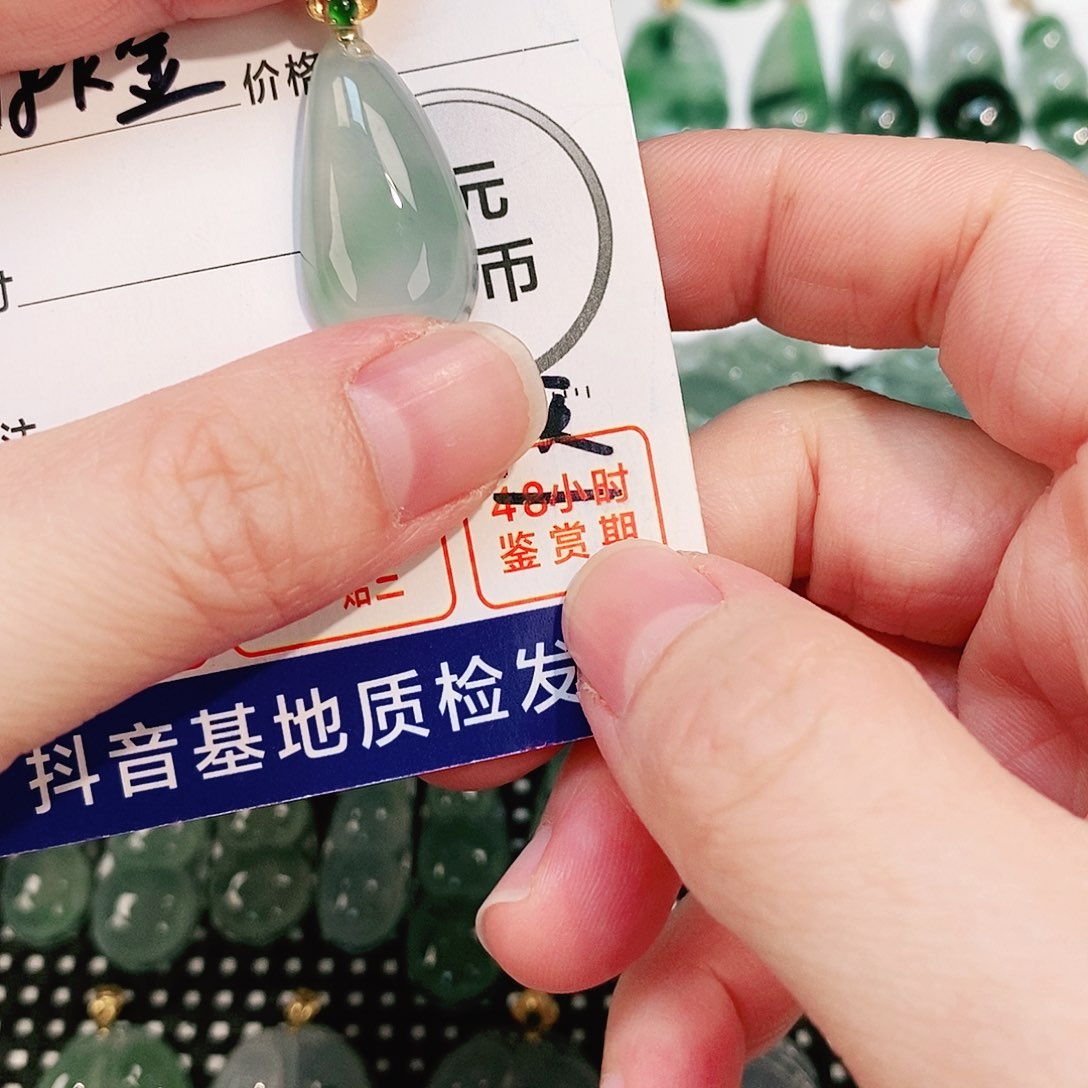 翡翠颈饰18K金镶嵌吊坠