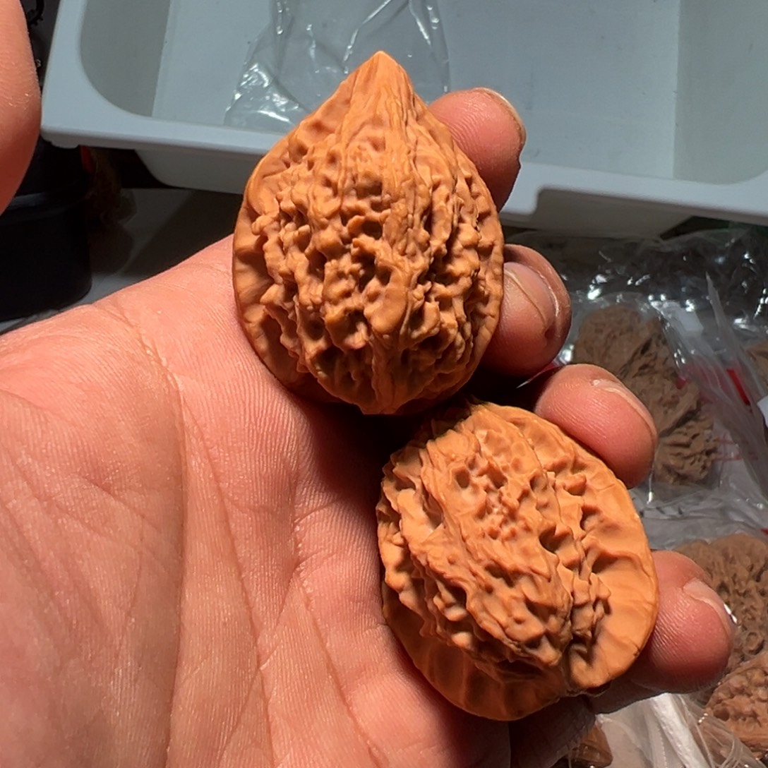 萝***卜文玩核桃，白色44号