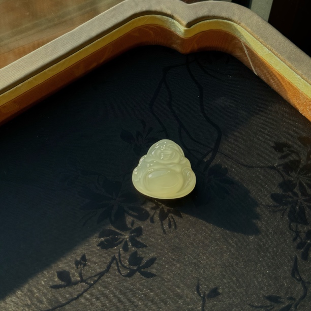 【大肚佛】天然和田玉蜂蜜水精品冰透猫眼一线猫25mm佛公L547