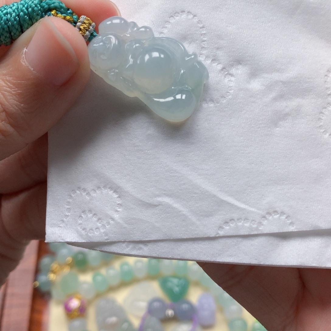 翡翠未镶嵌颈饰是