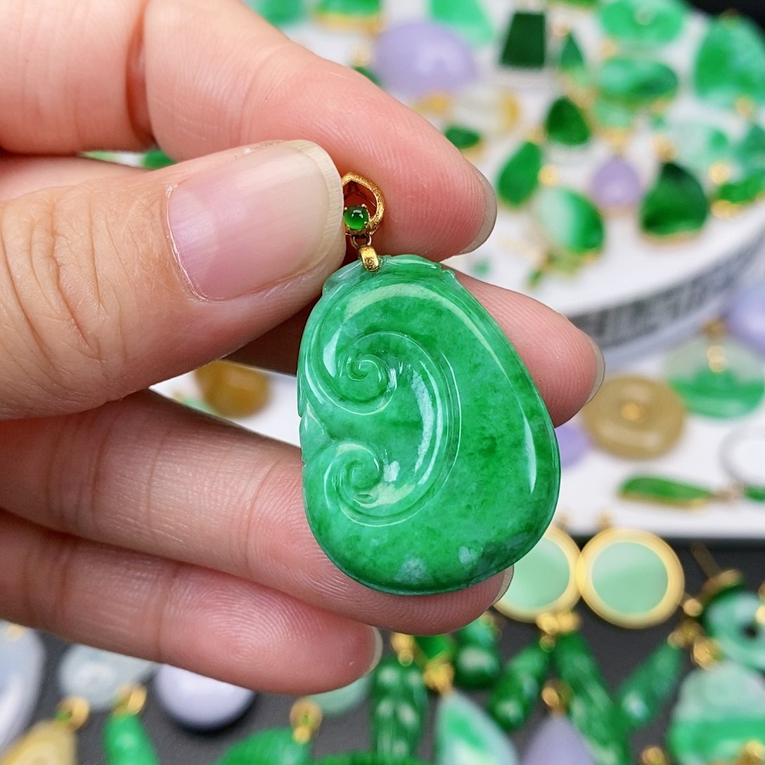 翡翠吊坠(不含链)18K金镶嵌