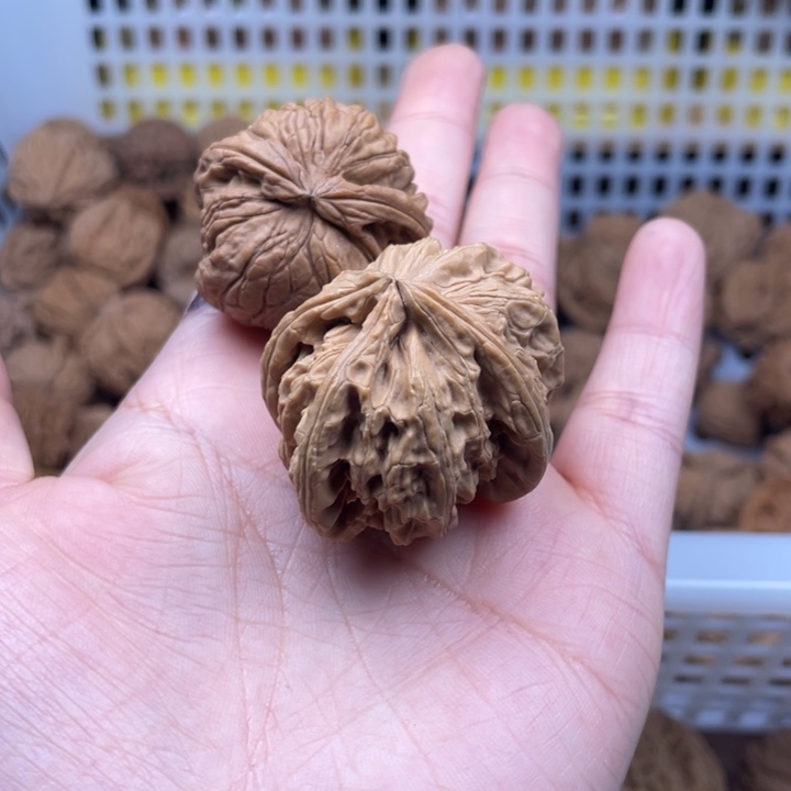 云***客文玩核桃吊坠白狮子