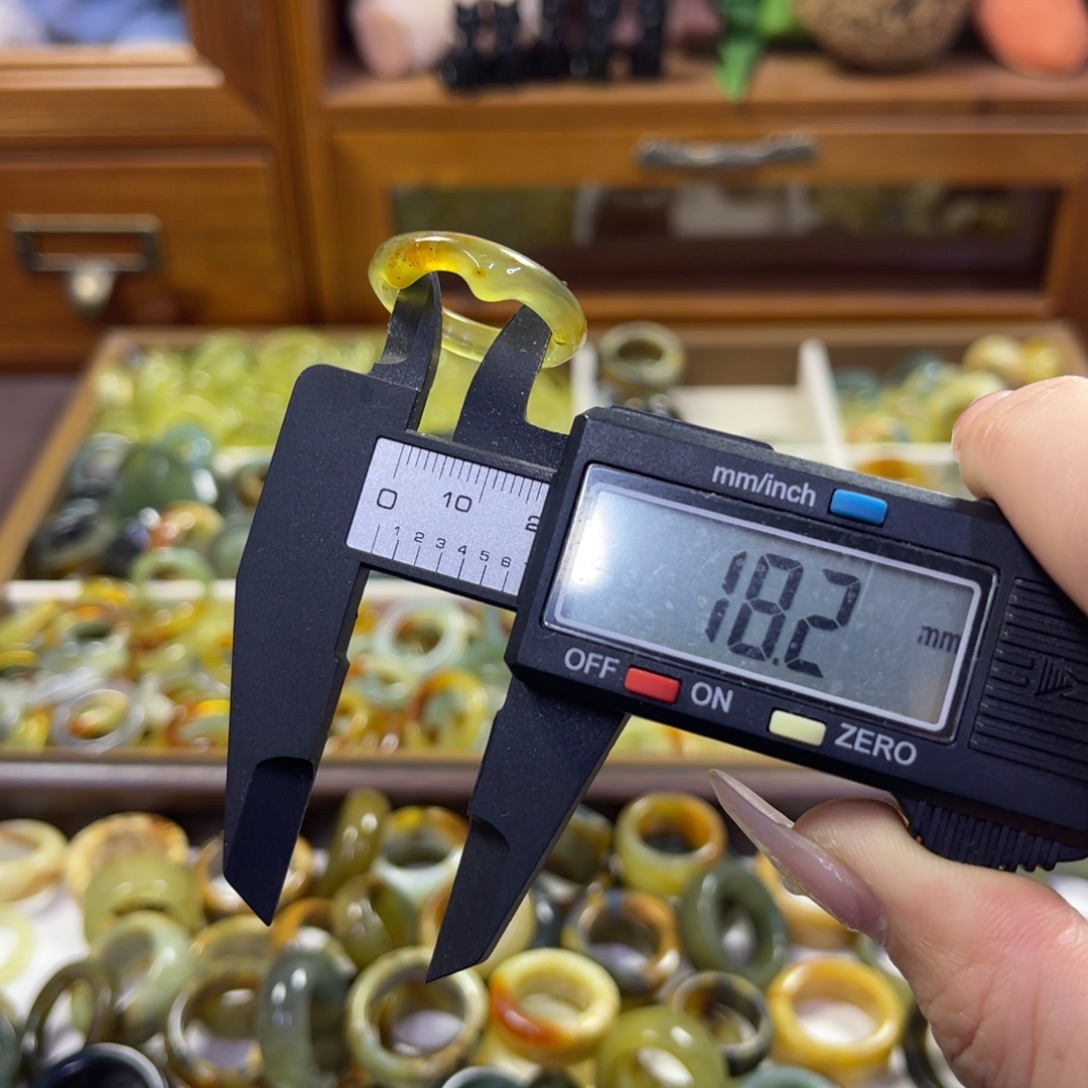 蛇纹石玉未镶嵌手镯22